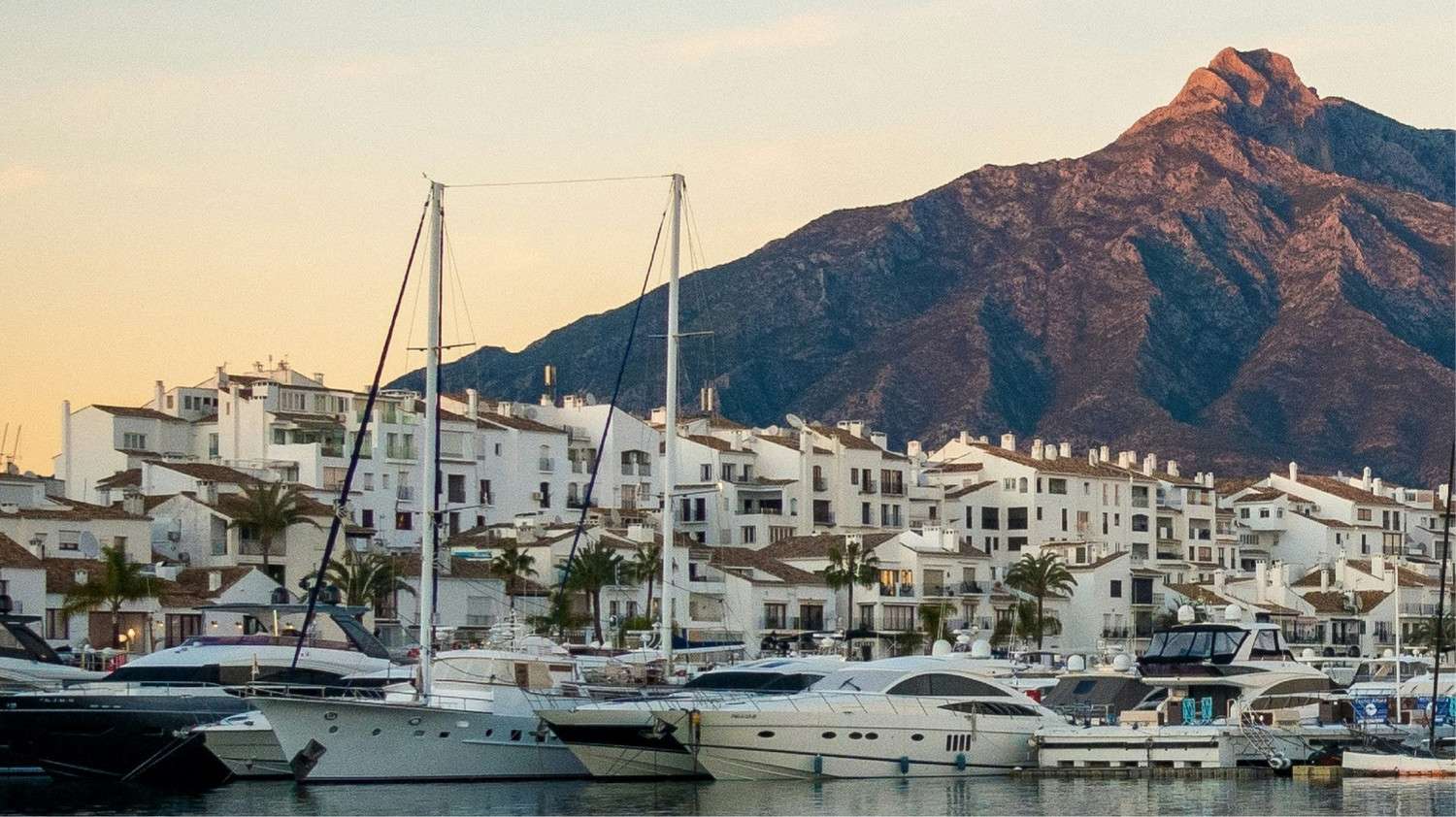 Luxury Construction in Marbella We refurbish your house, we design your life.