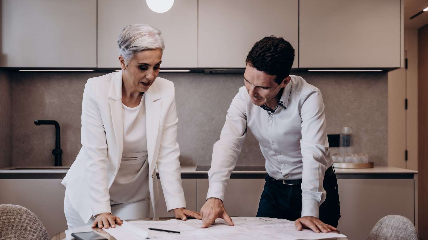 Almudena and Juan Diego, G2 Construction team, guaranteeing the Project Management and the complete management of luxury refurbishments in Marbella.